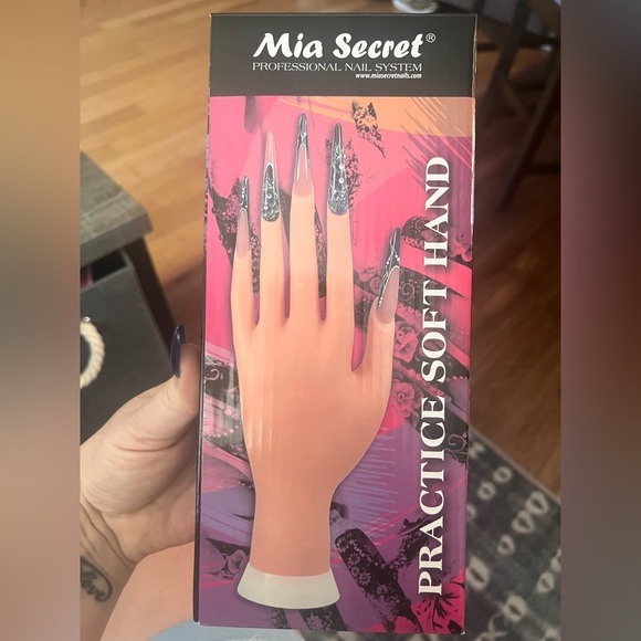 Practice soft hand, by Mia Secret - Picture 2 of 6